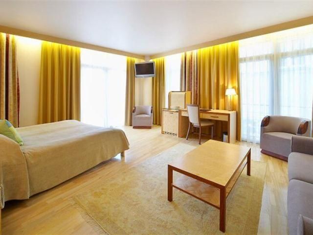 Hotelli Royal Square &